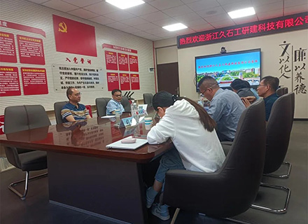 柔性石英砂貼片石發(fā)明人、浙江久石公司董事長(zhǎng)豐新華一行赴沈陽工業(yè)大學(xué)開展深化校企合作交流